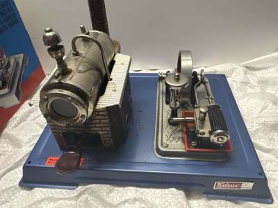 Wilesco Dampfmaschine top