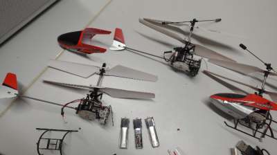 RC Helikopter Set (Thunder) + 3 Fernbedienungen + Ersatzteile – Bastlerware