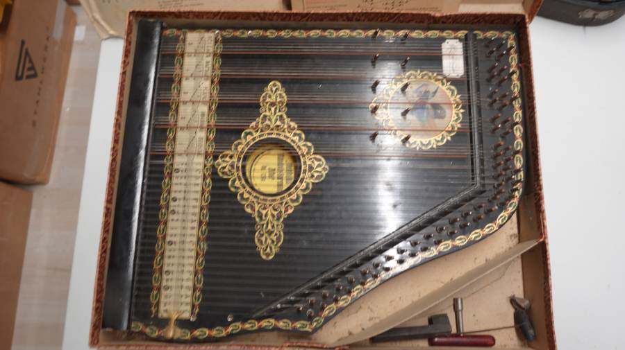 Antike Akkord-Zither Meinhold’s Mandolin-Harmonie Nr.129a um 1900 im Kasten