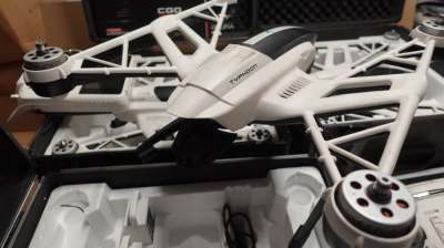 3x Yuneec Typhoon Q500 Drohnen Set + Zubehör, Ersatzteile