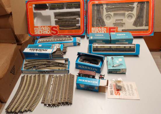 Märklin H0 Sammlung mit Lok, Wagen, Gleisen & Zubehör – Konvolut / einzeln
