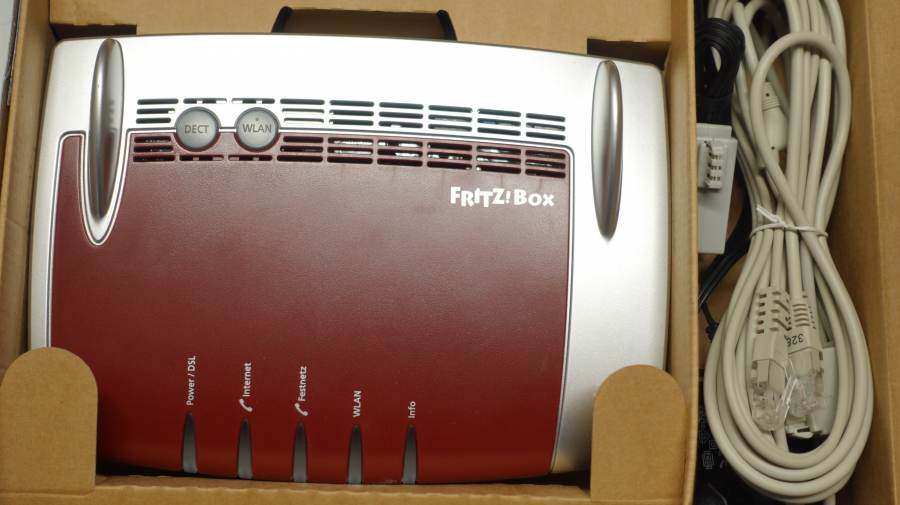 RITZ!Box 7360 Router im Set mit Zubehör und Originalverpackung.