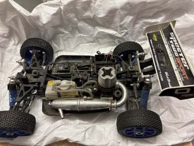 Rennauto wie zu sehen Benziner